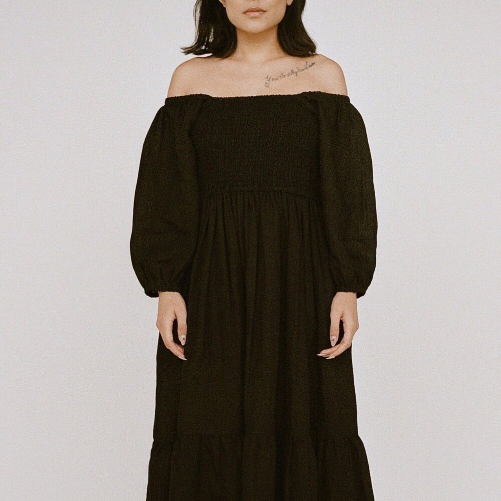 NWT LAUDE The Label Smocked Bodice Dress in Black Linen - Picture 5 of 6